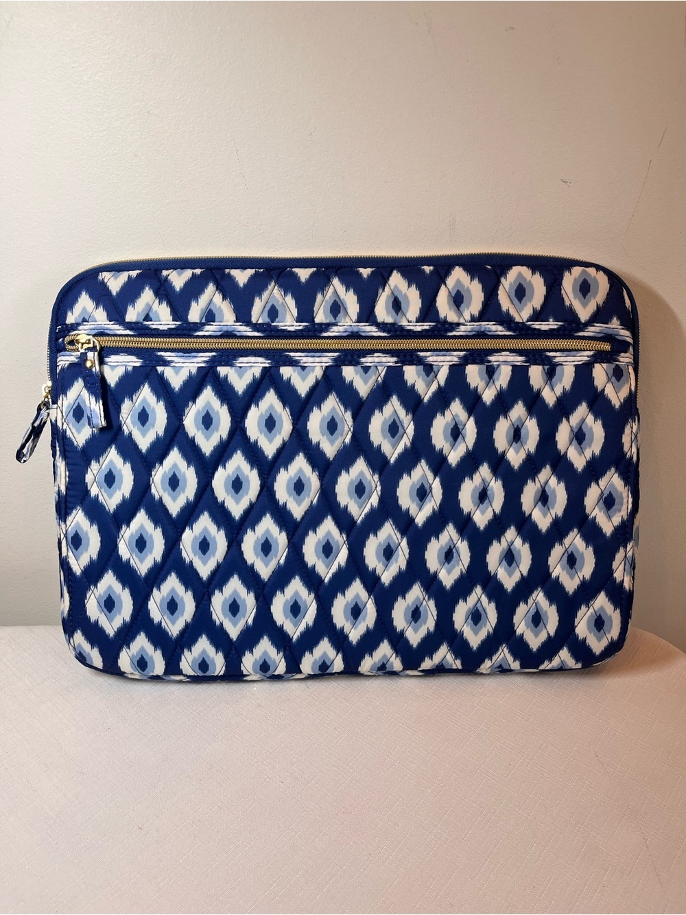 Studio C Laptop Sleeve. 
Like new
Blue & White